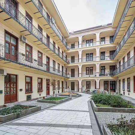 Corvin By Nw * Budapesta